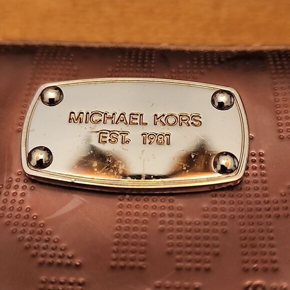 Michael Kors Monogram Metallic Silver/pewter Zippy Wallet EUC - Picture 3 of 6